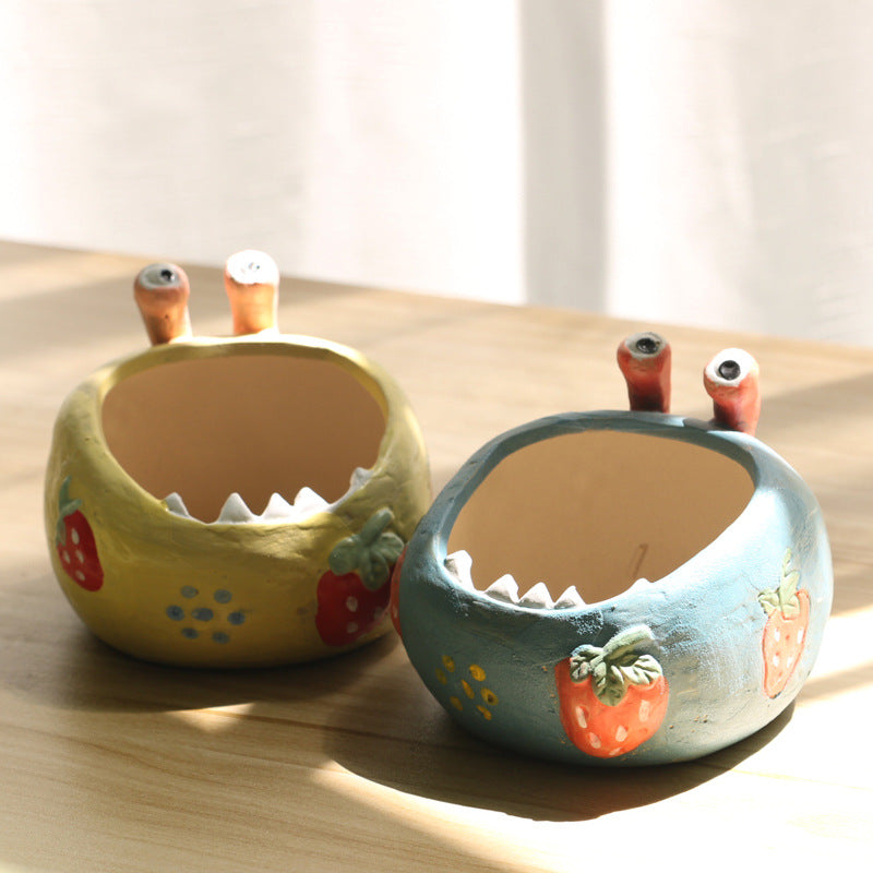 A large-eyed monster coarse clay hand-painted breathable succulent flowerpot