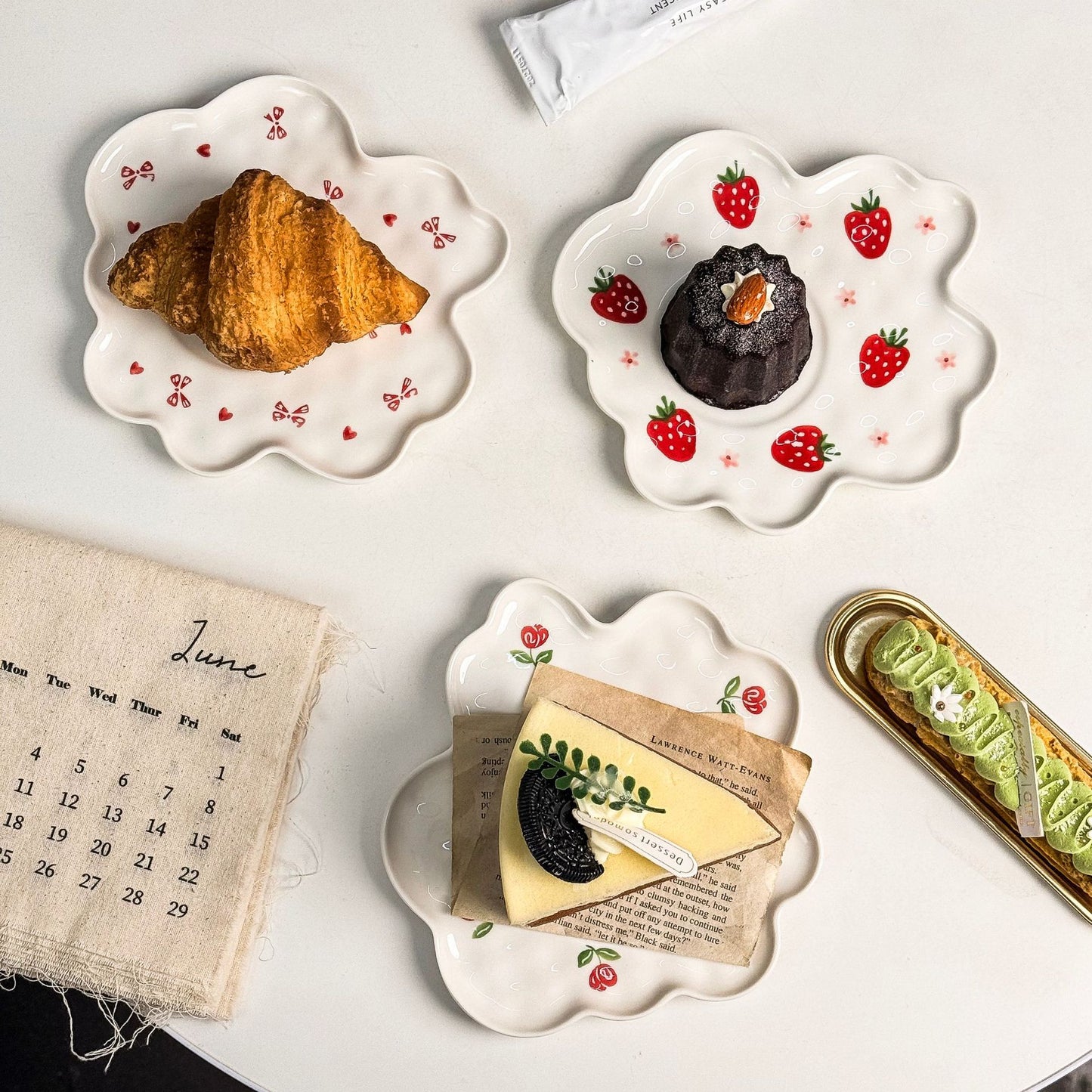 High appearance level small fresh pattern irregular ceramic bone dish