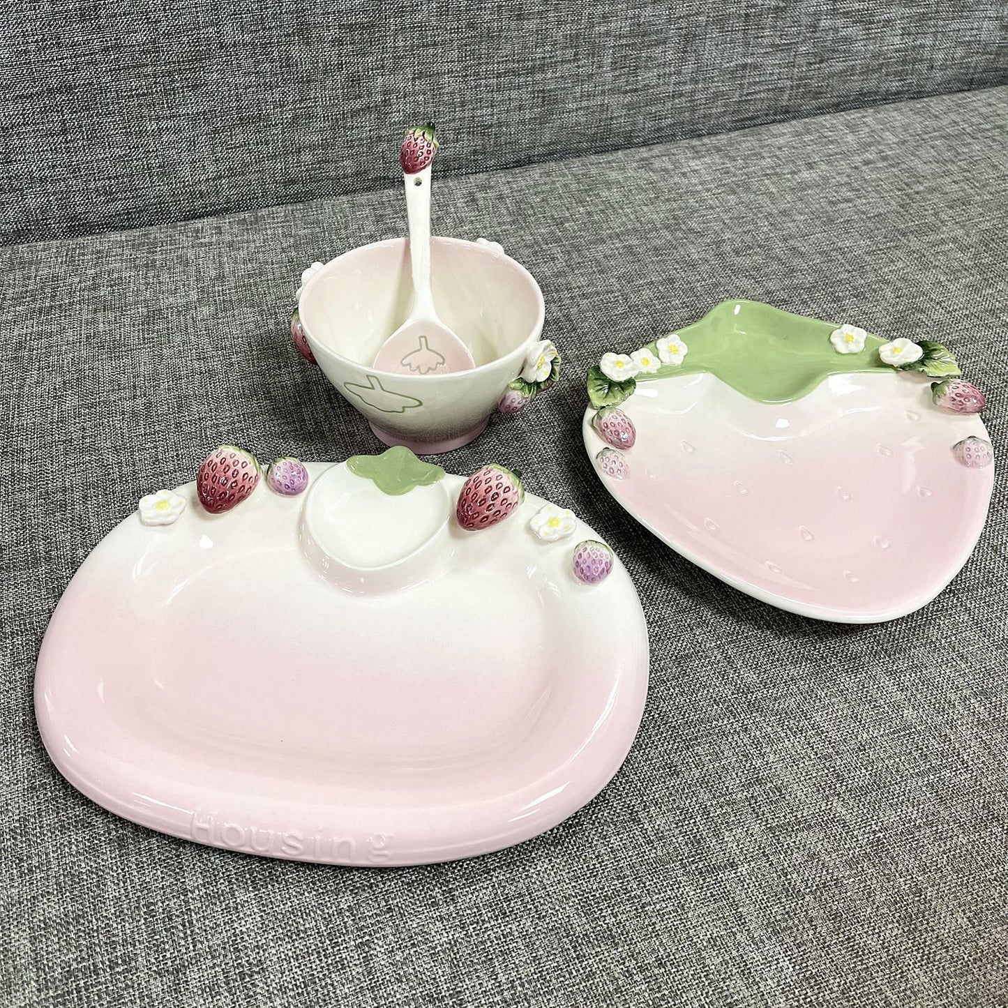 Strawberry relief hand-painted ceramic plate dessert tray jewelry tray