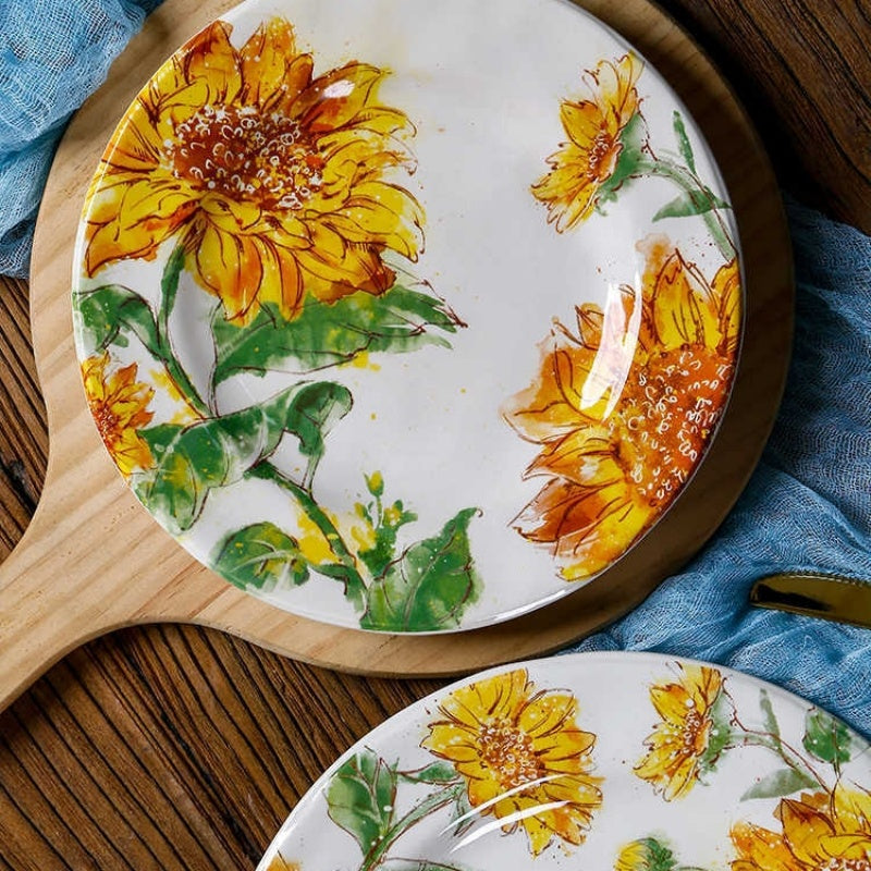 Creative Western-Style Plate With A Flat Plate And Sunflower Arrangement